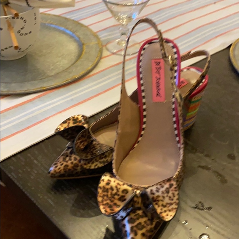 Leopard classy pumps